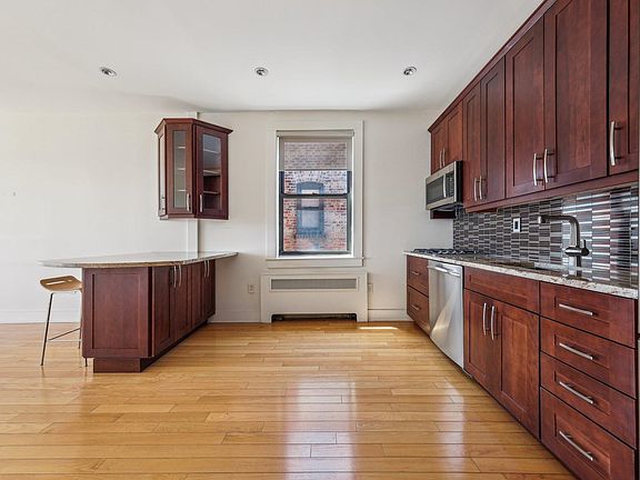 2nd image of 108 Palisade Ave APT C1