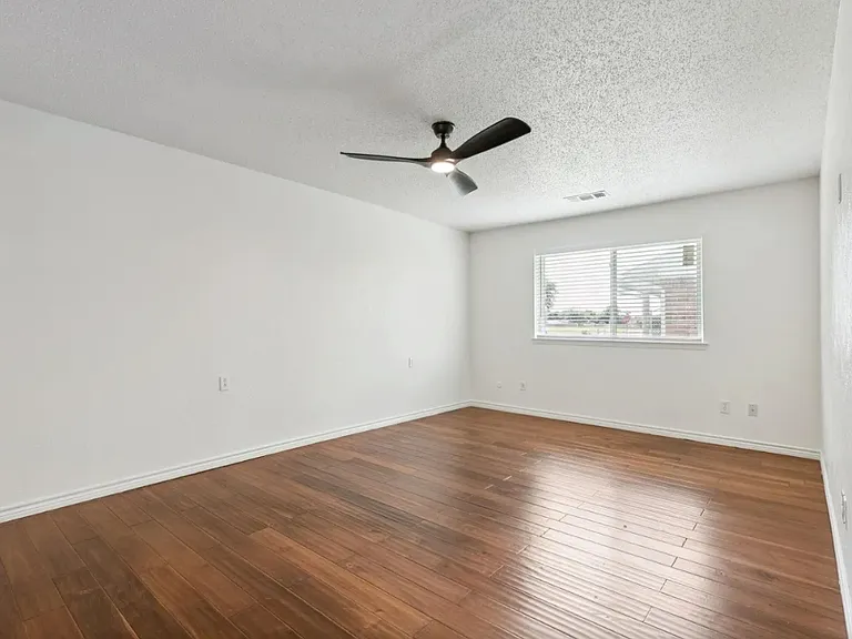 1805 Eastfield Dr — Photo 6