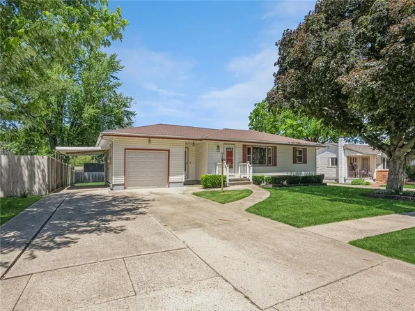 1006 E Girard Ave, Indianola, IA 50125