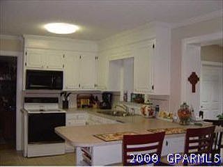 4th image of 303 Ravenwood Dr