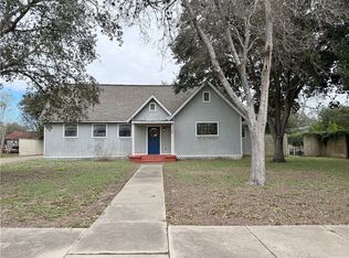 104 N Berry St, Beeville, TX 78102