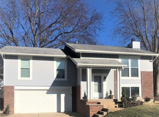 930 Summer Leaf Dr, Saint Peters, MO