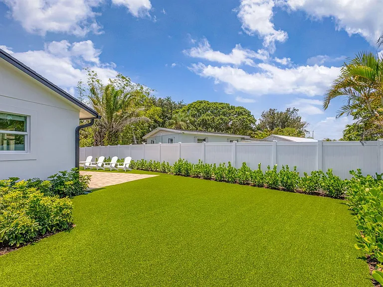 204 W Whitney Dr — Photo 34
