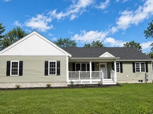 82 Pierce St, Rochester, MA 02770