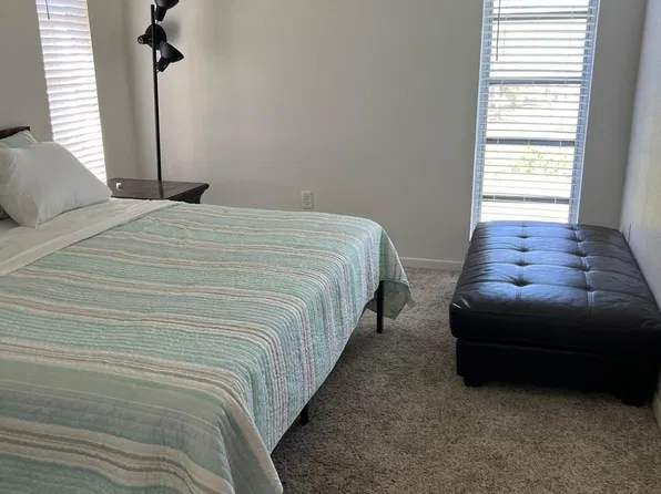 6100 12th St S APT 221, Saint Petersburg, FL 33705