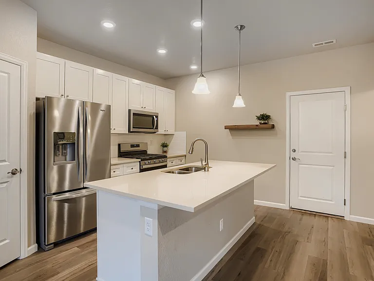 1909 S Poplar Ct — Photo 9