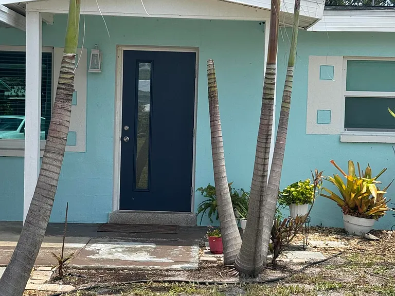 4281 Yorkshire Dr — Photo 1