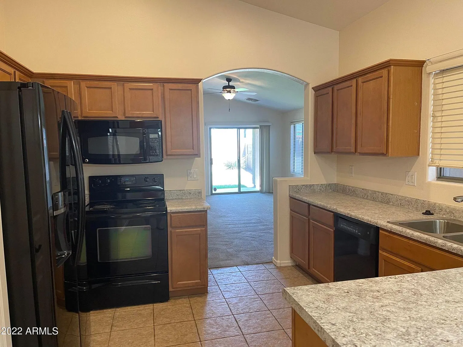 3 bed, 1327 sqft, $2,000 — Photo 4