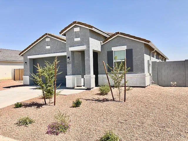 4 bed, 1917 sqft, $2,600 — Photo 1