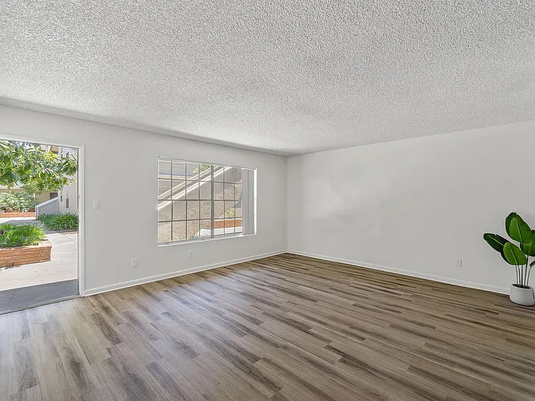 7614 Parkway Dr — Photo 21