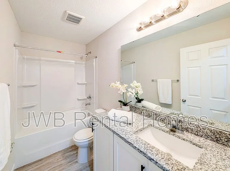 1128 Comanche St — Photo 16