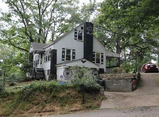2650 Pine Hill Dr, South Park, PA