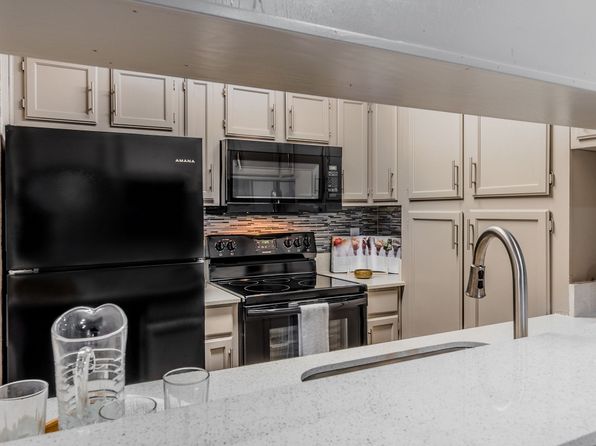 1121 Amherst Dr #103