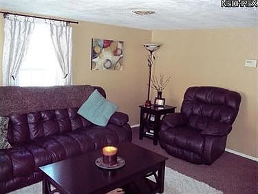 4th image of 203 Heaton Blvd
