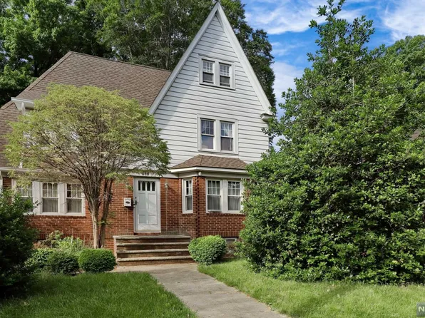 310 Griggs Ave, Teaneck, NJ 07666