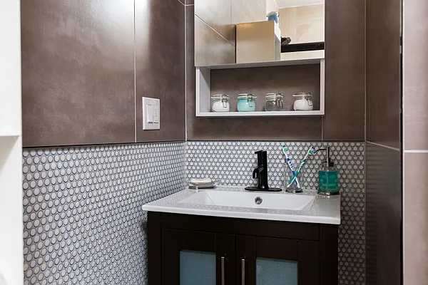 Rented by Nooklyn NYC LLC | media 44