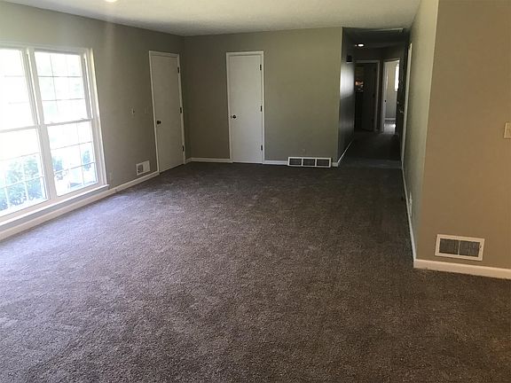 3rd image of 2124 Pioneer Dr