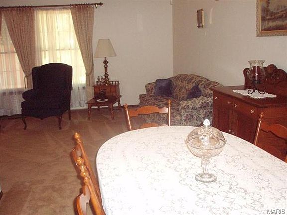 5th image of 530 Russell Ct