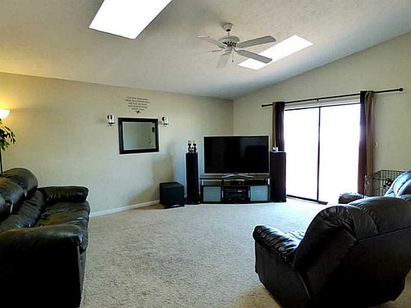 4th image of 658 Woods Crossing Ln