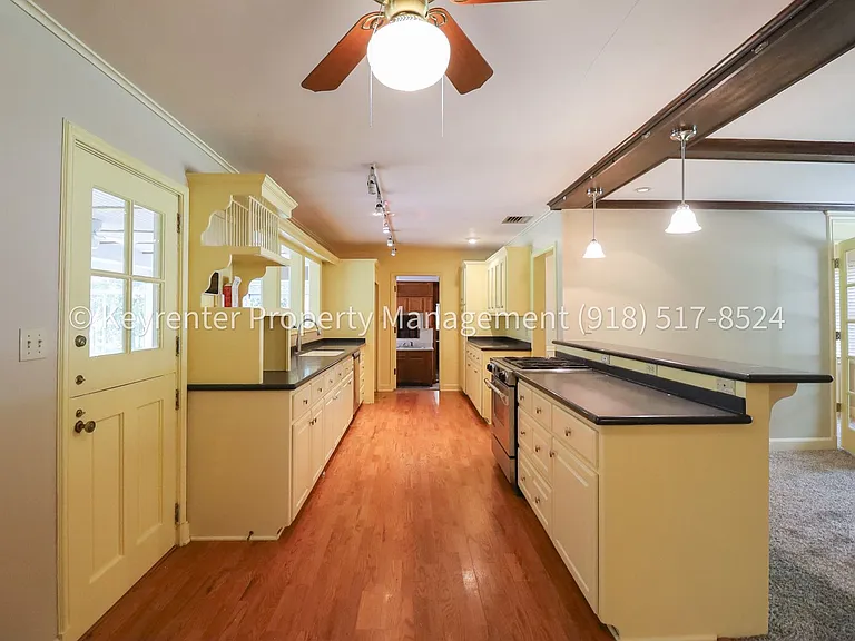 1426 E 32nd Pl — Photo 19