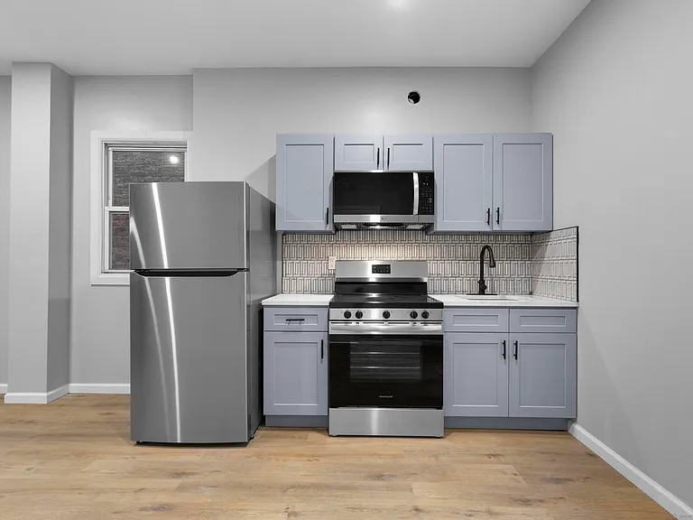 140 Grand St #2B — Photo 3