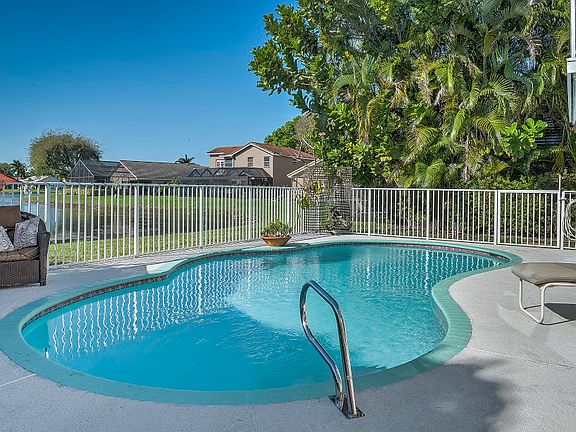 4th image of 8543 Tourmaline Blvd