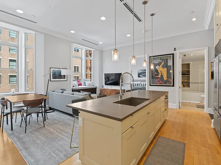 421 Chestnut St #404 — Photo 7