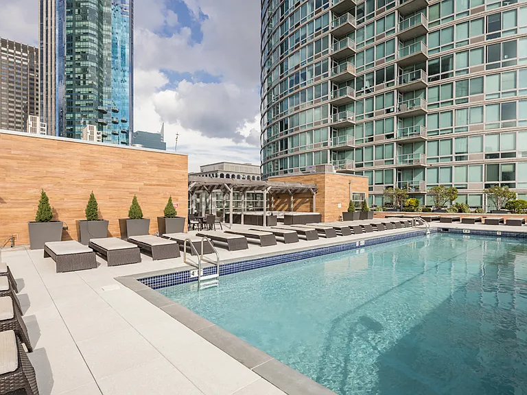 Liberty Towers — Photo 29