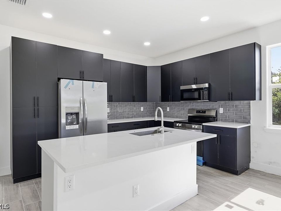 1st image of 136 Lomas Rd