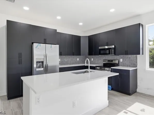 136 Lomas Rd, Rotonda West, FL 33947