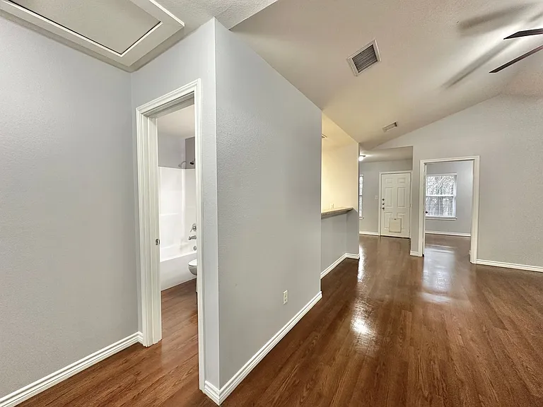 8720 Mansion Creek Cir — Photo 26