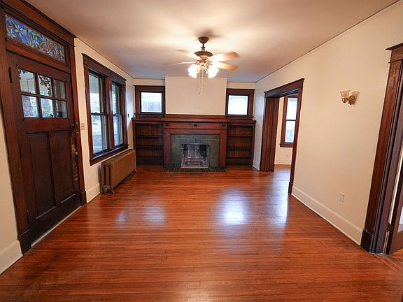 4th image of 327 N Willett St