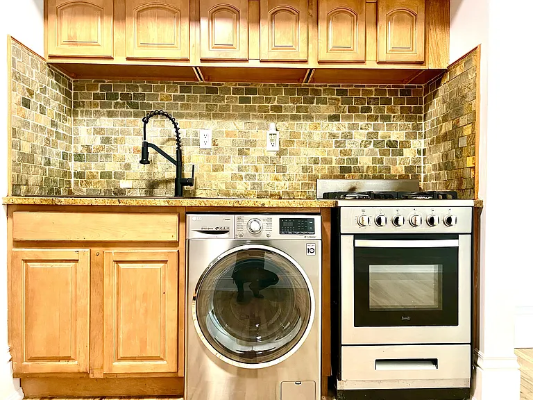 425 E 73rd St #2FW — Photo 2