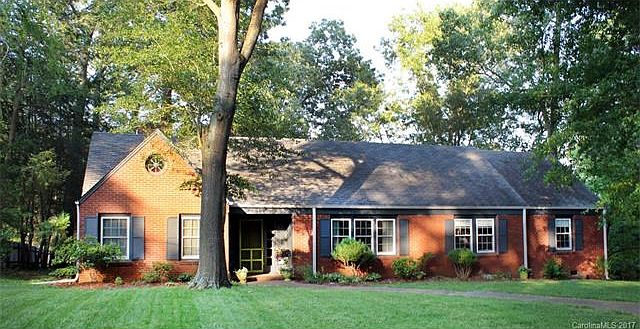 1st image of 815 E Park Dr