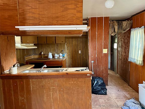 3rd image of 905 S Garfield Ave