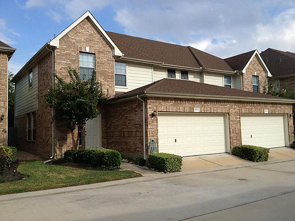 2-car garage, low maintenance, only 1 shared wall!