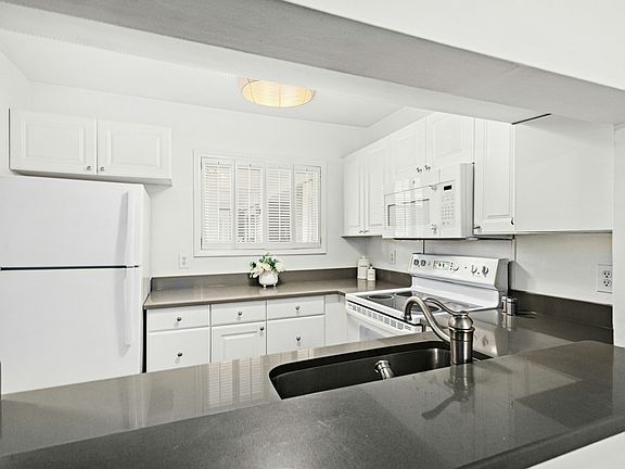 4th image of 1000 Brighthurst Dr Unit 309