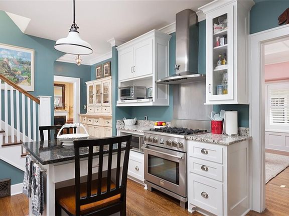 4th image of 625 W 59th St