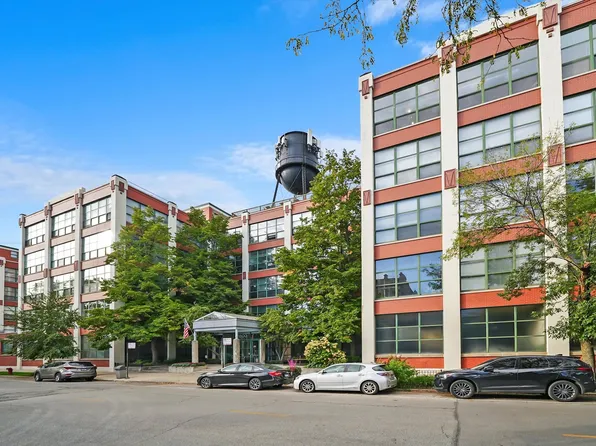 1800 W Roscoe St APT 503, Chicago, IL 60657