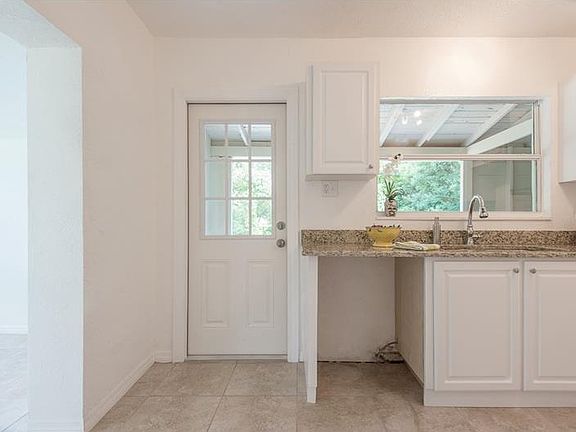 3rd image of 6107 N 23rd St