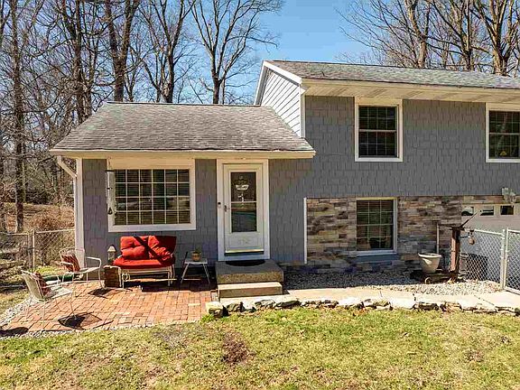 3rd image of 812 Elks Country Club Rd