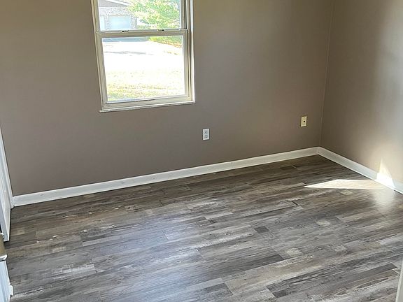 4th image of 8838 Meadow View Dr #B
