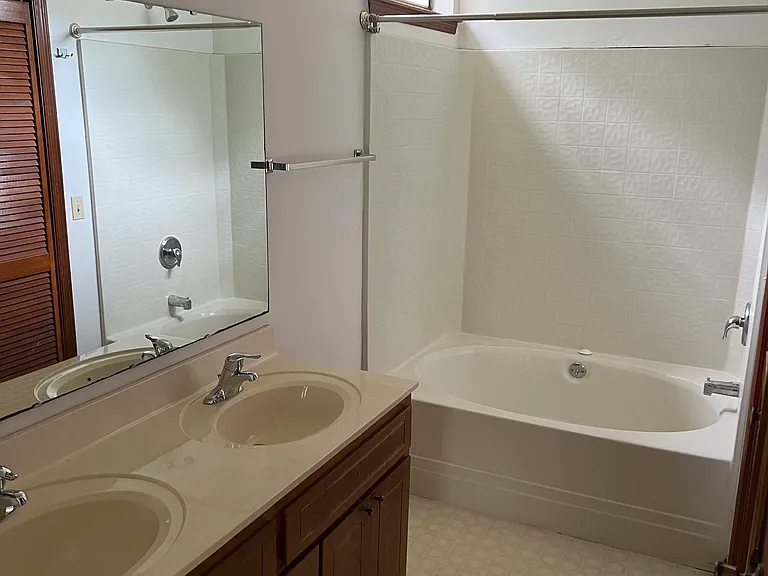 511 Moeckel Ln — Photo 8