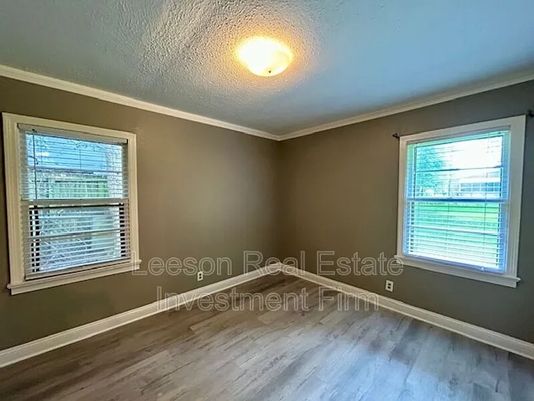 1101 James St — Photo 15