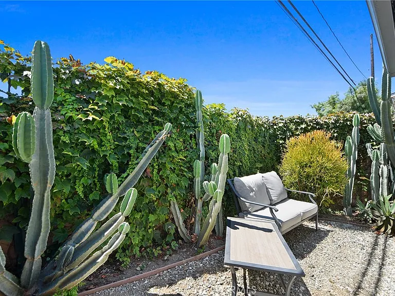 642 W Terrylynn Pl #A — Photo 18