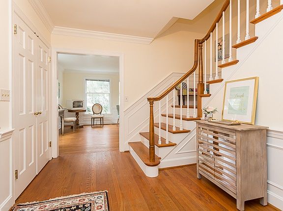 5th image of 924 Oak Hill Dr
