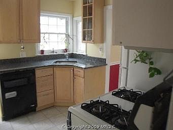 4th image of 1211 N Taylor St