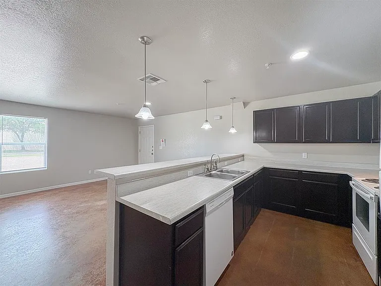 255 E 5th Ave — Photo 22