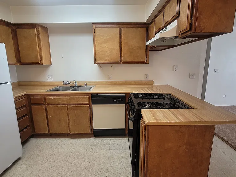 Norma Street Apartments — Photo 23