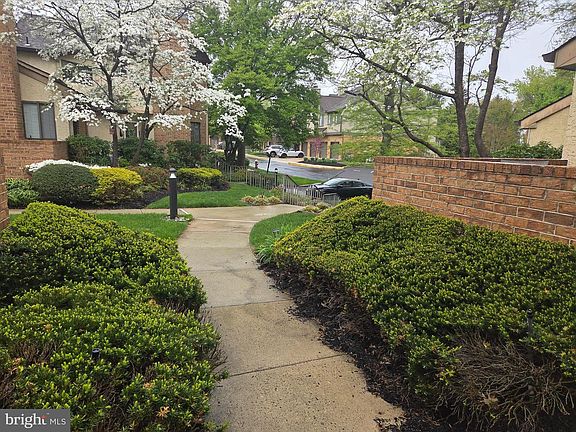 2nd image of 210 Augusta Cir